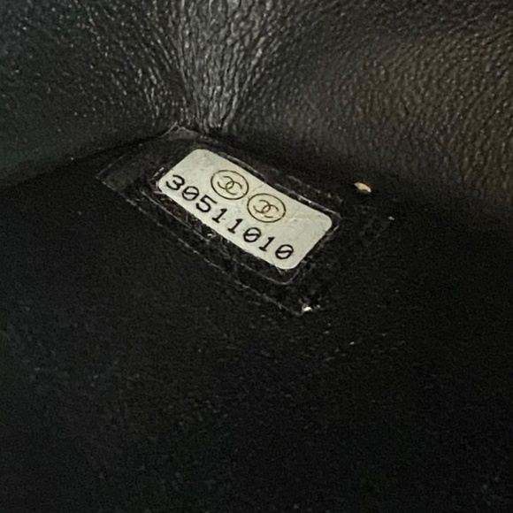 Authentic Chanel Small Classic Flap Chevron Black Caviar GHW - Picture 3 of 16